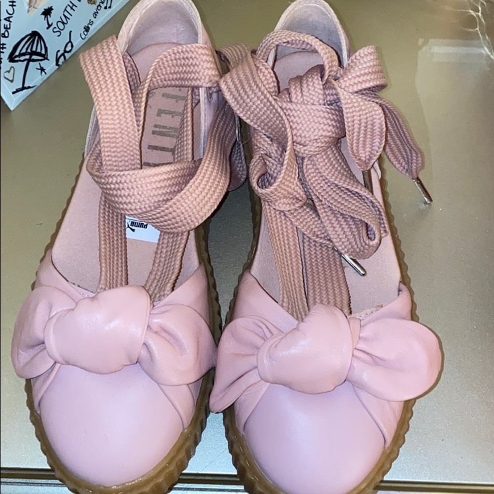 Sneaker shoes